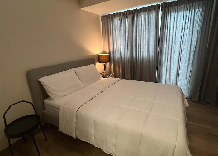 Parkwest Mckinley - 1 Bedroom Fully Furnished Apartment