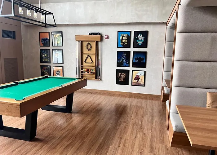 Parkwest Mckinley - 1 Bedroom Fully Furnished Apartment Manila